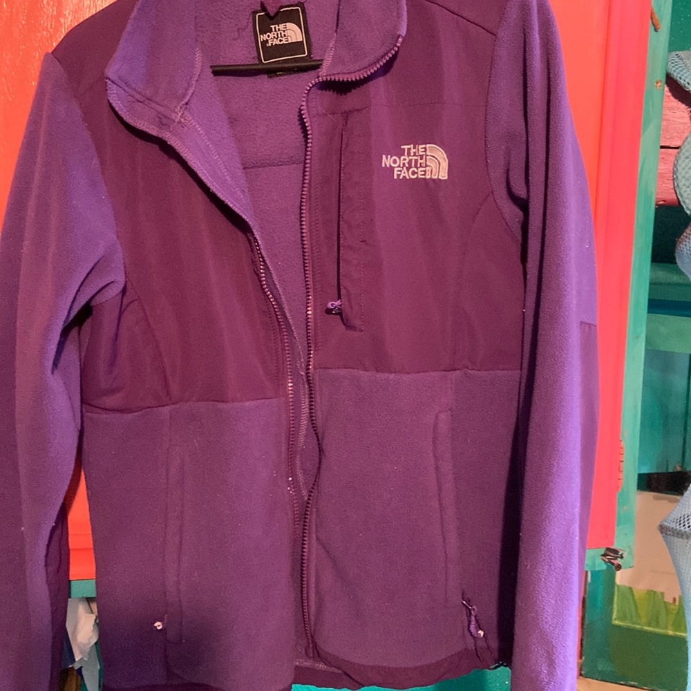 The north face m woman’s coat no rips or tears bright purple color still good